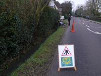 20.02.2011 - Rod Lord - OGAFCA volunteers on Oakley Green Road at Braywood Lodge